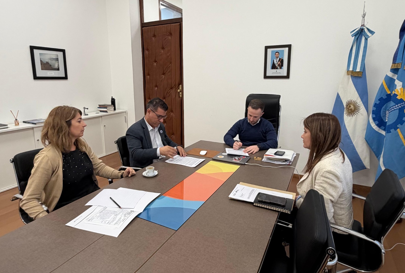 Provincia y la Universidad Nacional de la Patagonia implementarán un nuevo programa de pasantías
